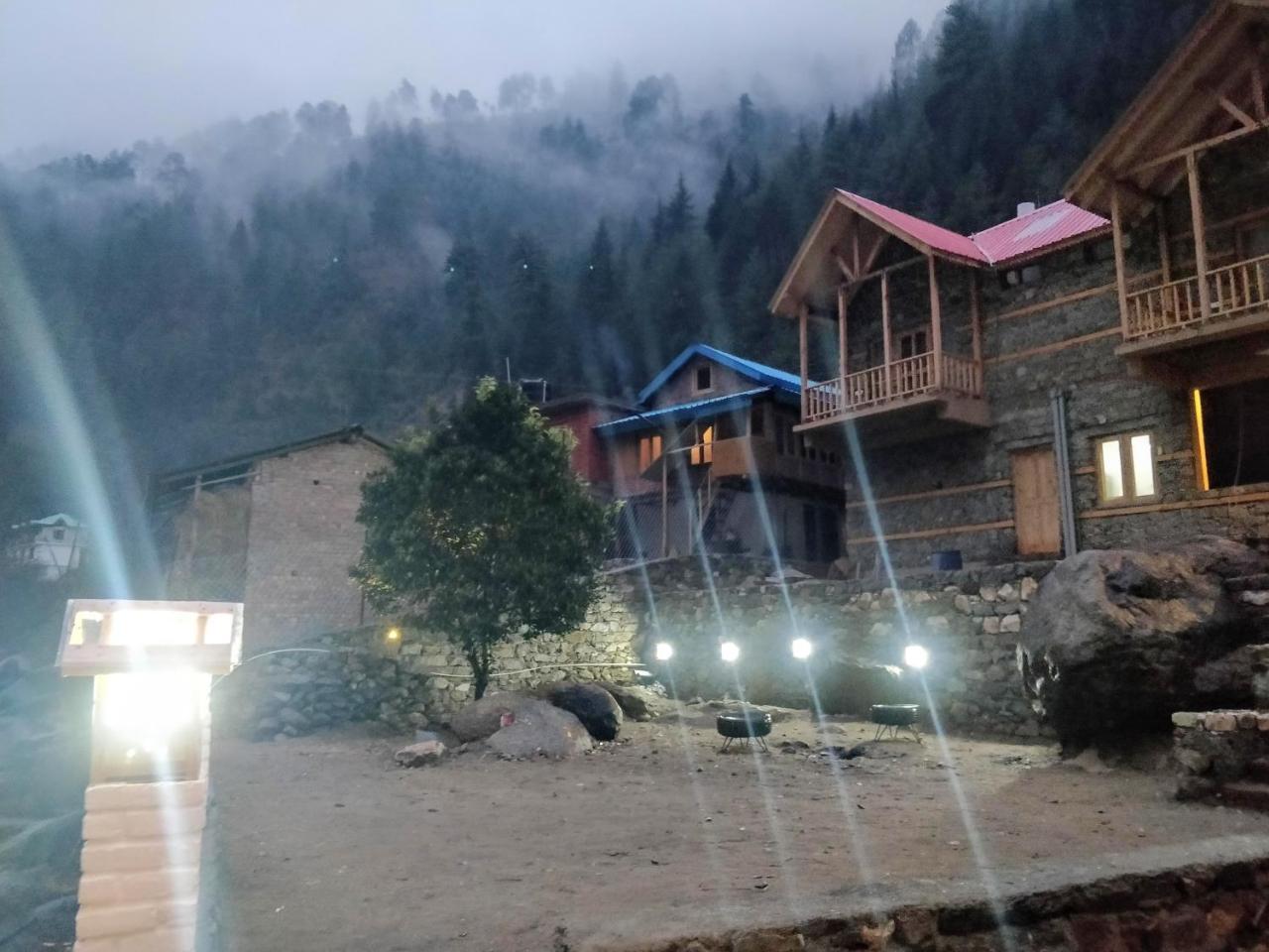 Offbeat Abodes - Tirthan Valley Banjār Eksteriør billede